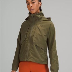Lululemon Always Effortless Jacket in Olive Green, excellent Condition